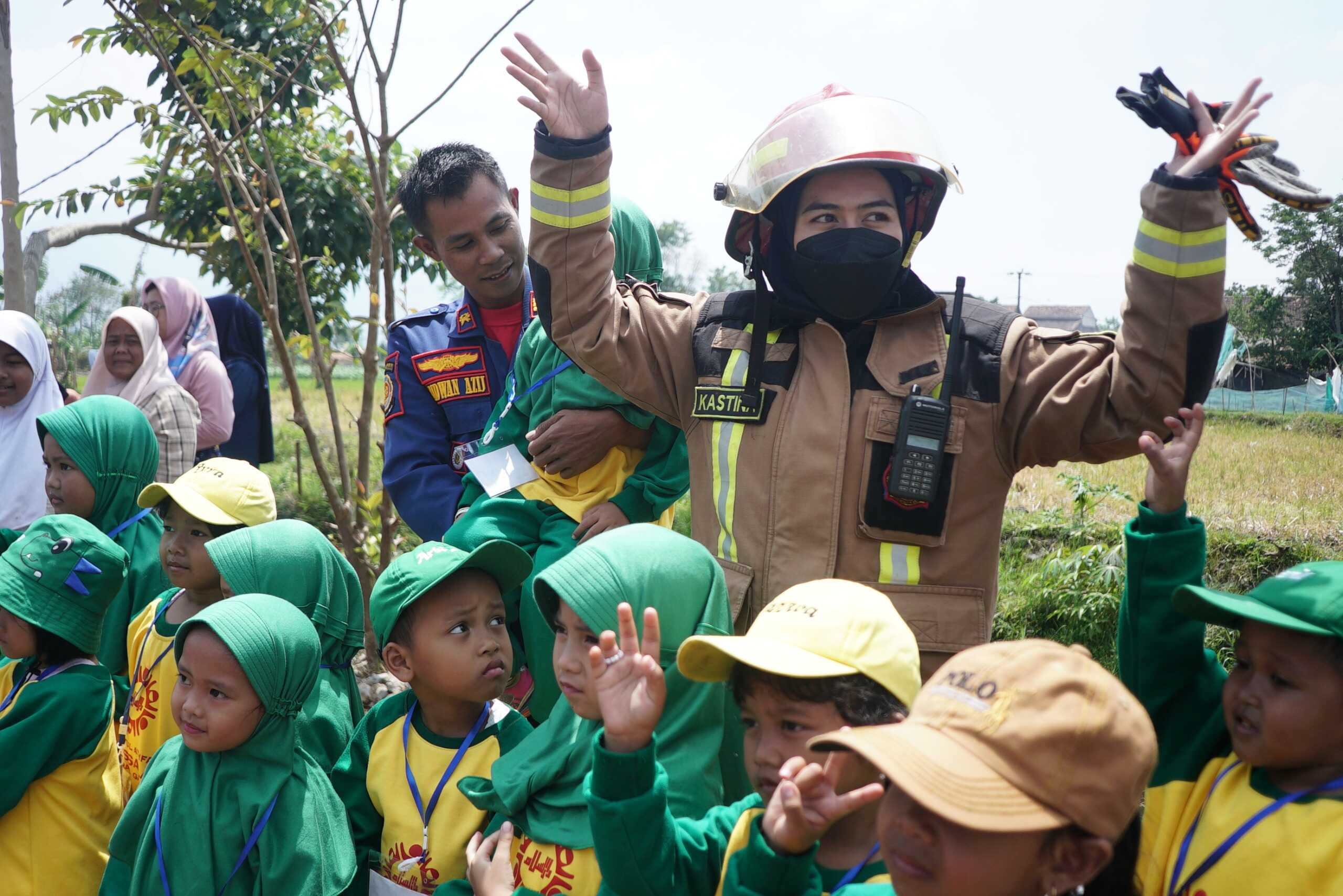 Program Outing Class di Wanaraja, Mengenalkan Pelajar TK Pada Profesi Pemdakar Kebakaran Hingga Masinis